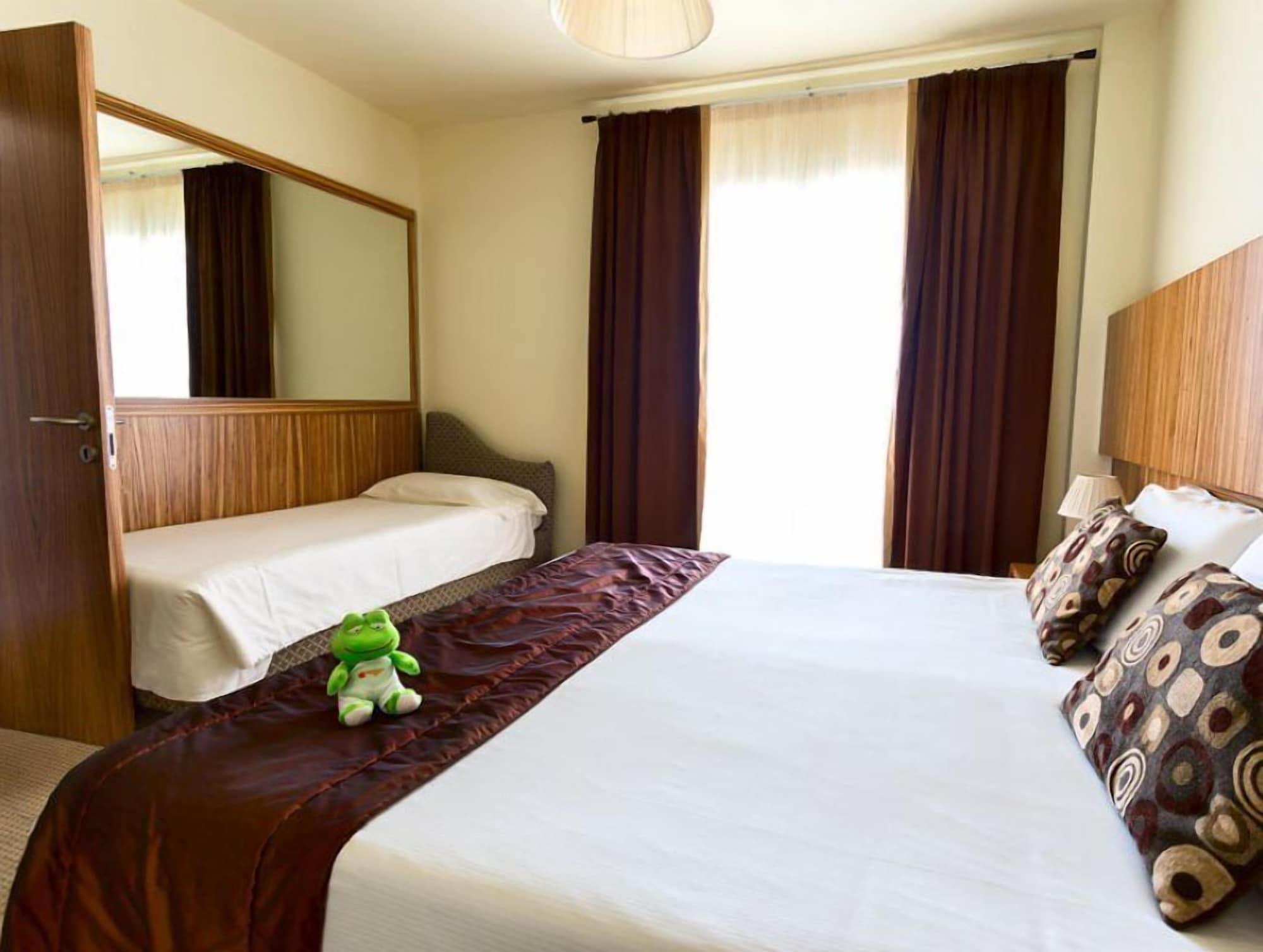 Palace 4*